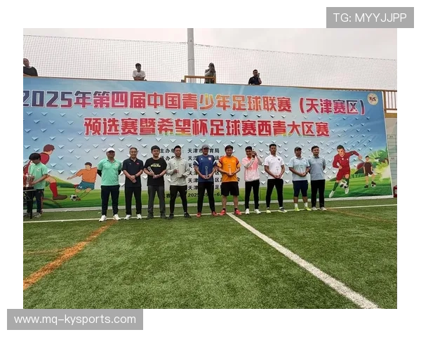 足球联赛在青训扶持中推动俱乐部间师资共享与联合训练营机制，足球青训俱乐部运营